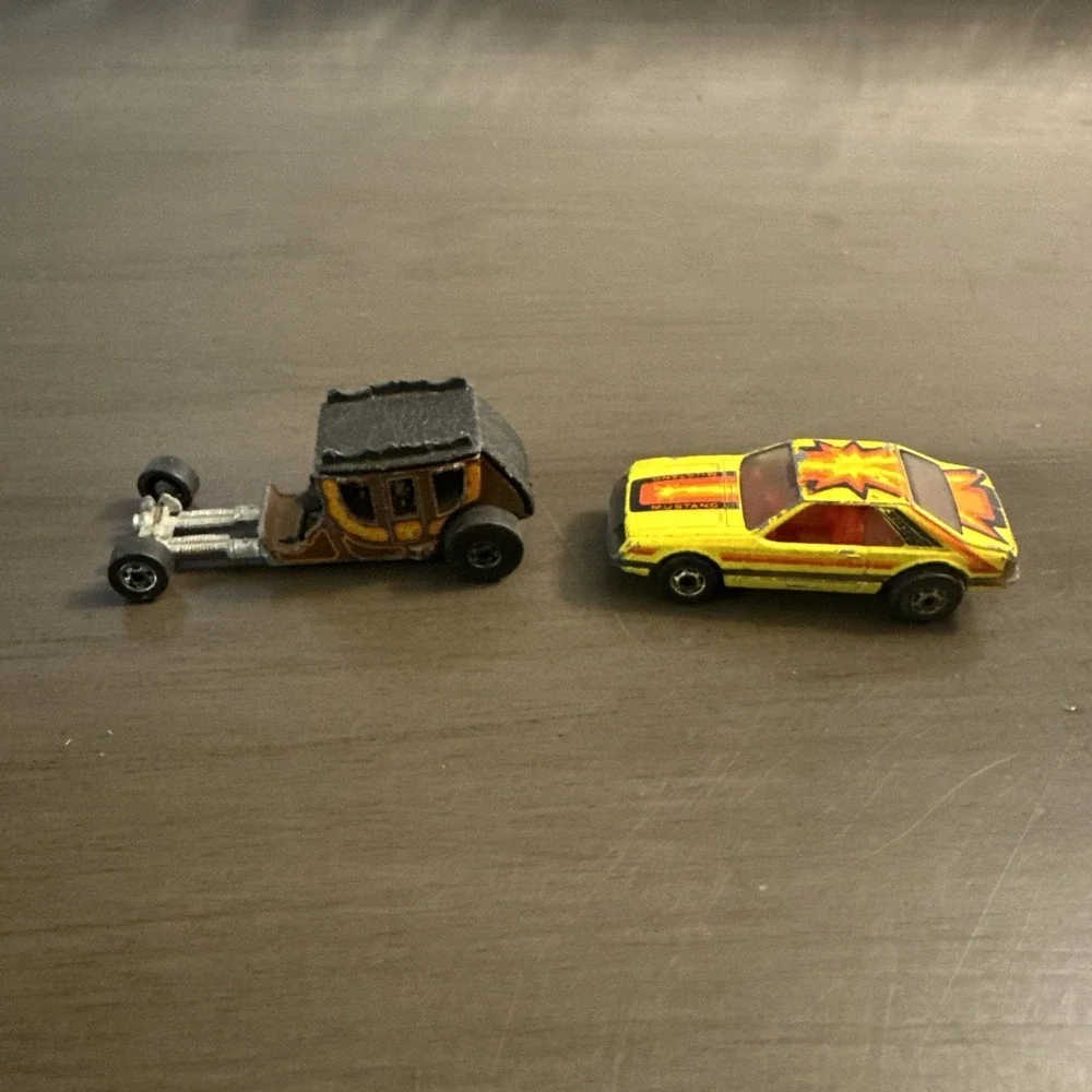 Hot Wheels 1977 Blue '37 Hot Bird Mustang Stage fright Tow Truck Black Wall Lot